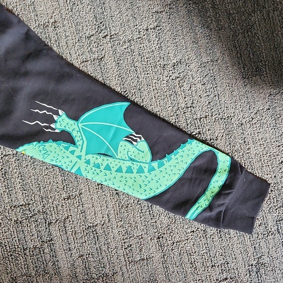 NEW H&M 2-piece dragon printed set - Picture 9 of 11